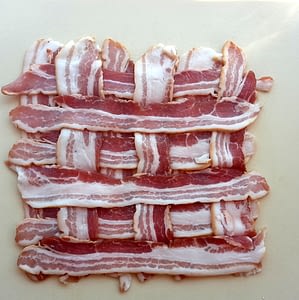 Read more about the article How to make a Bacon Weave: Step-by-Step streaky bacon weaving